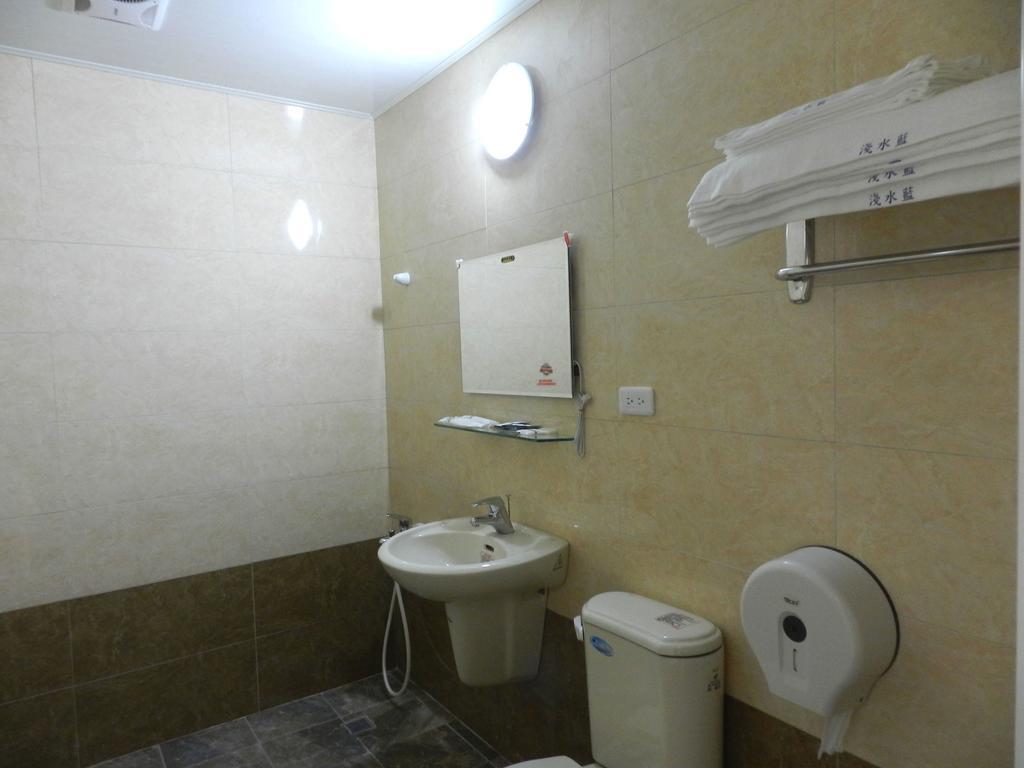 Light Blue Hostel Hengchun Exterior photo